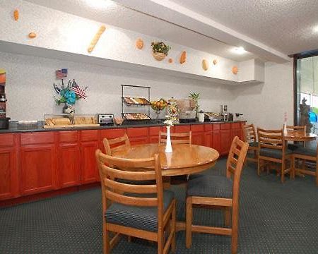 Premier Inn And Suites Erick 餐厅 照片